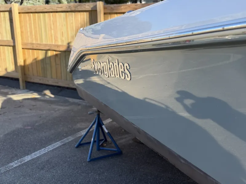 Slide: The Image of Everglades 230 Center Console 2014 - 8046247