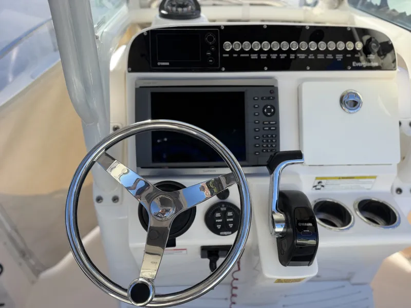 Slide: The Image of Everglades 230 Center Console 2014 - 8046255