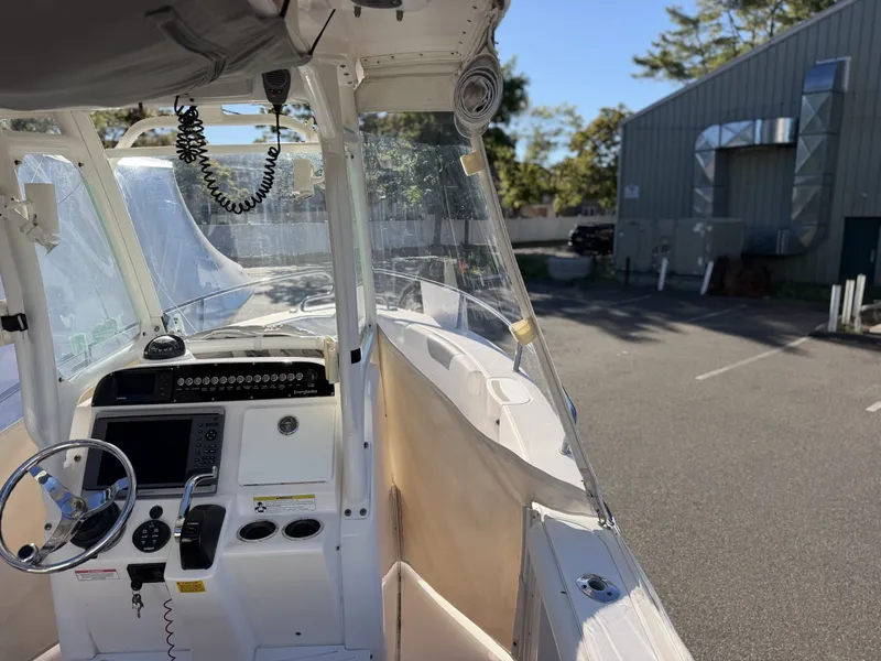 Slide: The Image of Everglades 230 Center Console 2014 - 8046258