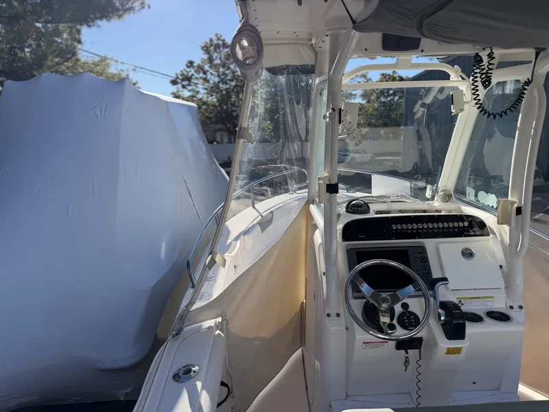 Slide: The Image of Everglades 230 Center Console 2014 - 8046257