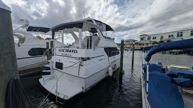 Slide: The Image of Carver Yachts 370 AFT CABIN 1994 - 8050463