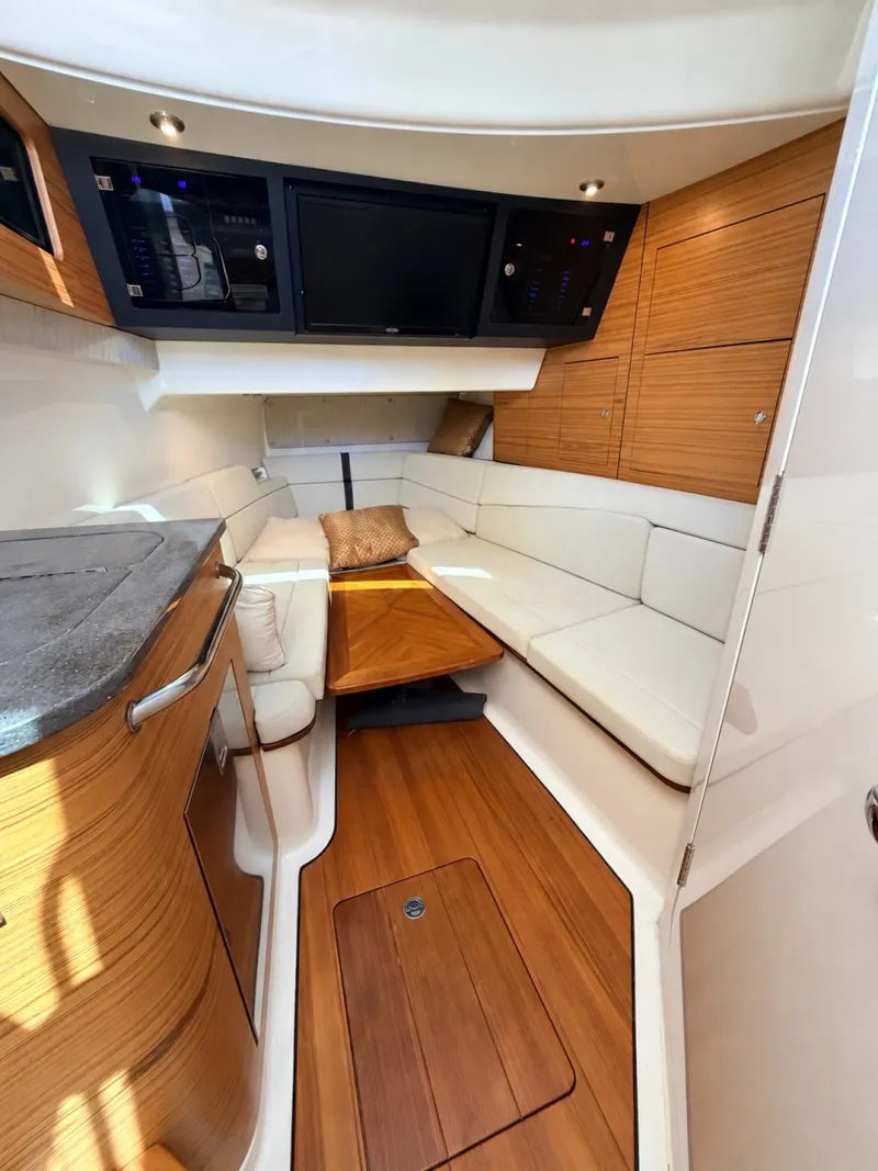 Slide: The Image of Boston Whaler 38 2020 - 8051165