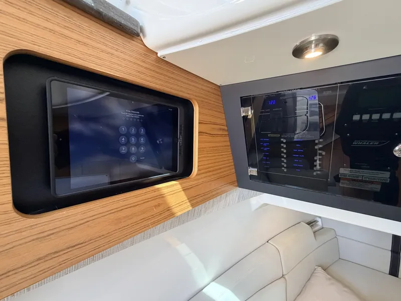 Slide: The Image of Boston Whaler 38 2020 - 8051157