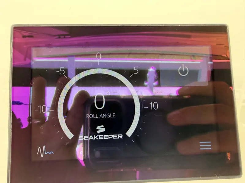 Slide: The Image of Boston Whaler 38 2020 - 8051162