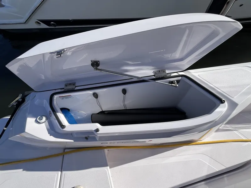 Slide: The Image of Axopar Cross Cabin 2026 - 8664687