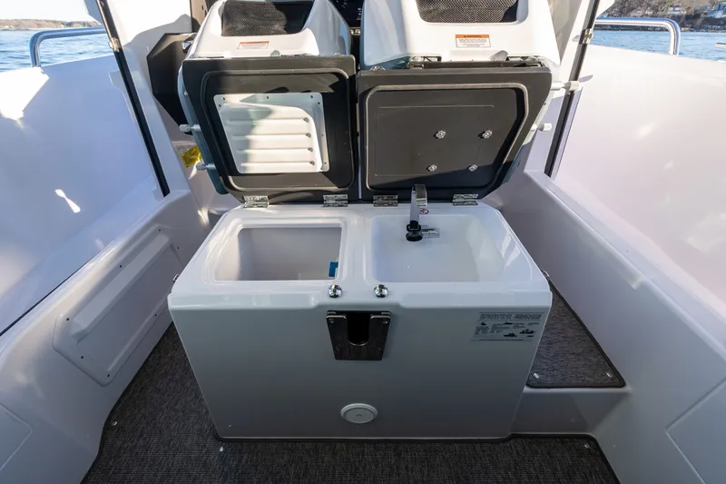 Slide: The Image of Axopar Cross Cabin 2026 - 8054587