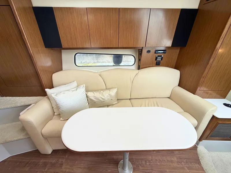 Slide: The Image of Cruisers 35 Express 2018 - 8054970