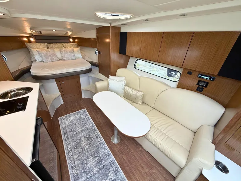 Slide: The Image of Cruisers 35 Express 2018 - 8054968