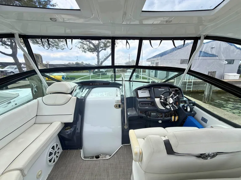 Slide: The Image of Cruisers 35 Express 2018 - 8054958