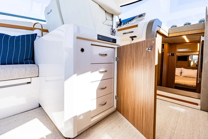 Slide: The Image of Chris-Craft 44 Commander 2018 - 8056041
