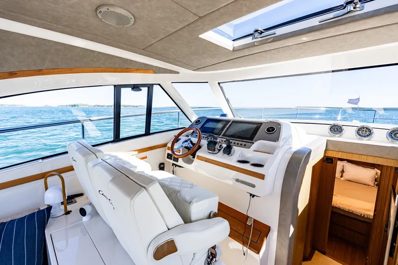 Slide: The Image of Chris-Craft 44 Commander 2018 - 8055991
