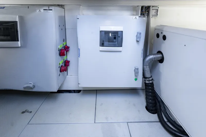 Slide: The Image of Chris-Craft 44 Commander 2018 - 8055998