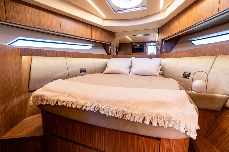 Slide: The Image of Chris-Craft 44 Commander 2018 - 8055999