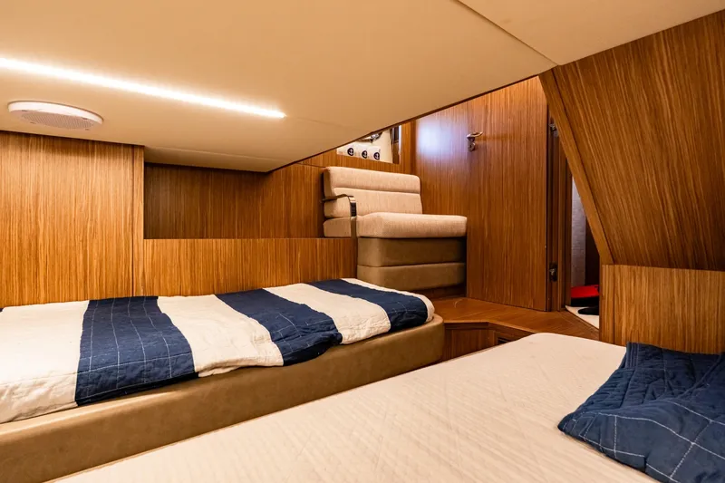 Slide: The Image of Chris-Craft 44 Commander 2018 - 8056009
