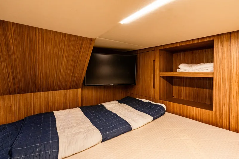 Slide: The Image of Chris-Craft 44 Commander 2018 - 8056010