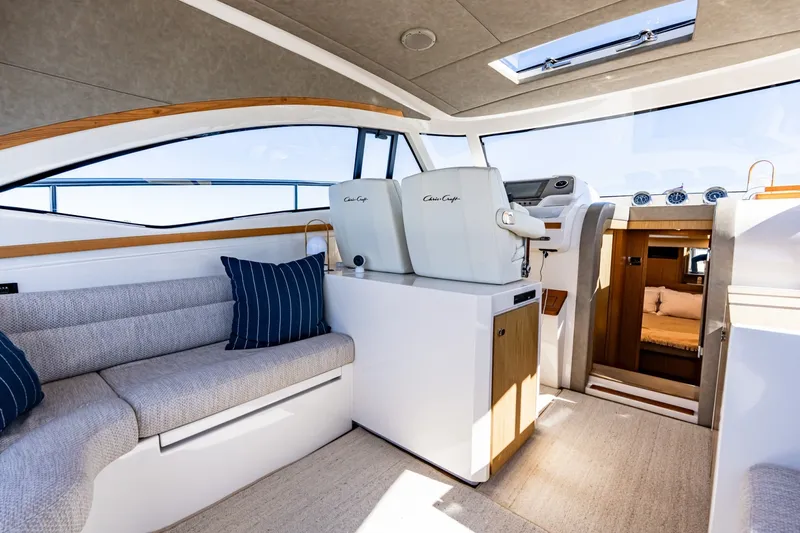 Slide: The Image of Chris-Craft 44 Commander 2018 - 8056039