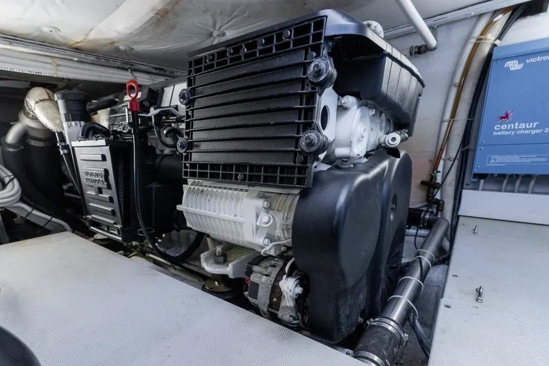 Slide: The Image of Chris-Craft 44 Commander 2018 - 8055996