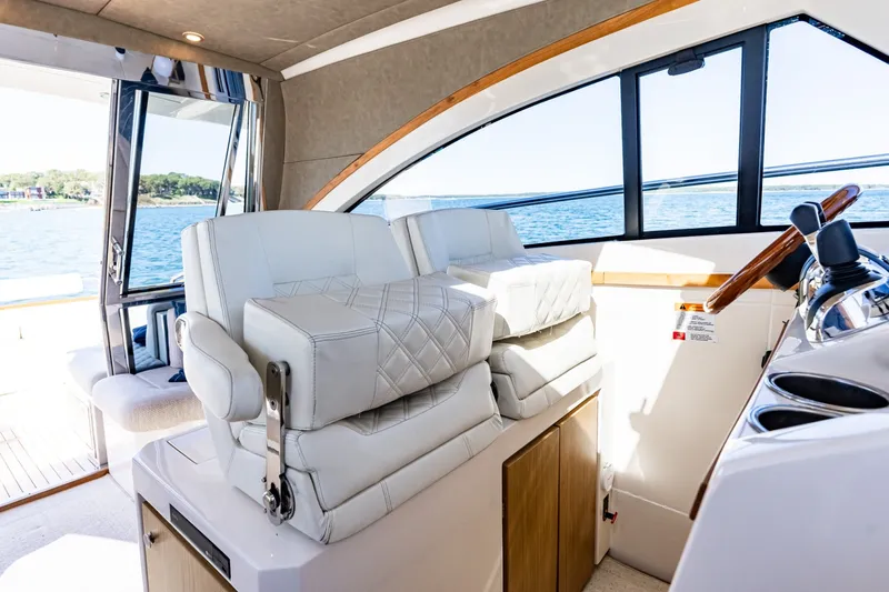 Slide: The Image of Chris-Craft 44 Commander 2018 - 8056046
