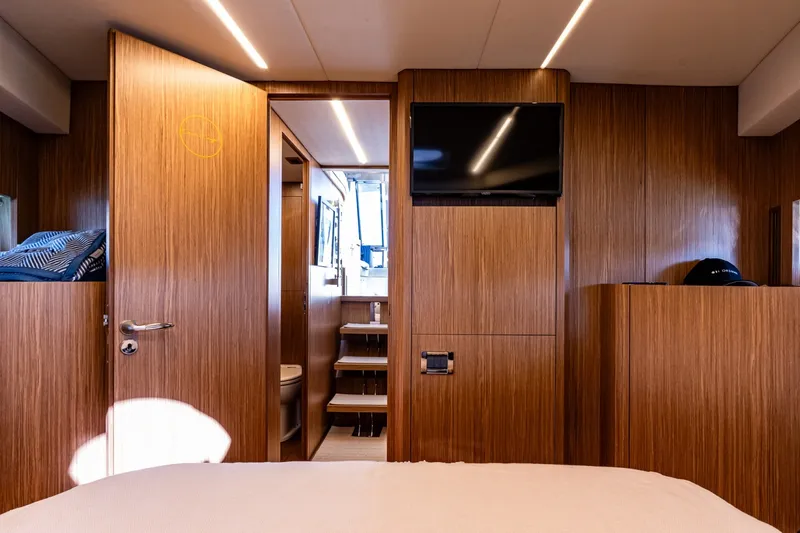 Slide: The Image of Chris-Craft 44 Commander 2018 - 8056000