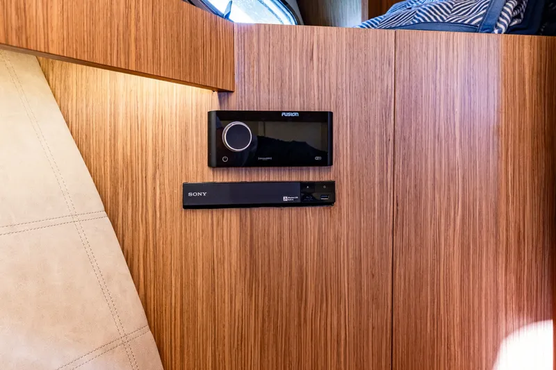 Slide: The Image of Chris-Craft 44 Commander 2018 - 8056001