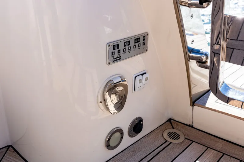 Slide: The Image of Chris-Craft 44 Commander 2018 - 8056027