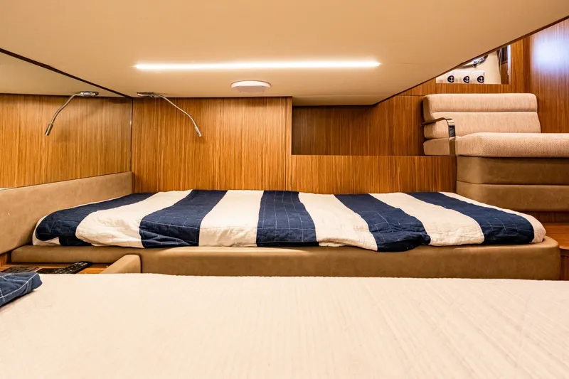 Slide: The Image of Chris-Craft 44 Commander 2018 - 8056008