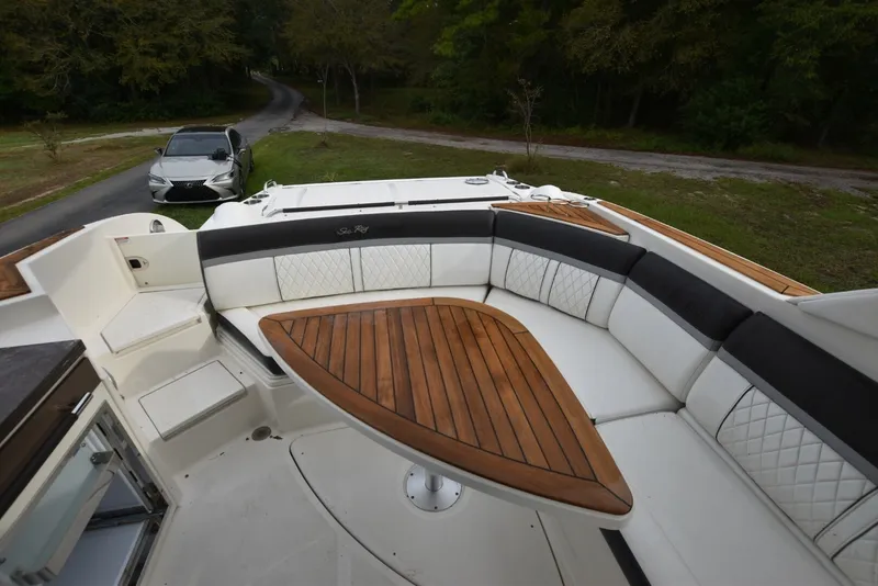 Slide: The Image of Sea Ray 350SLX 2018 - 8064448