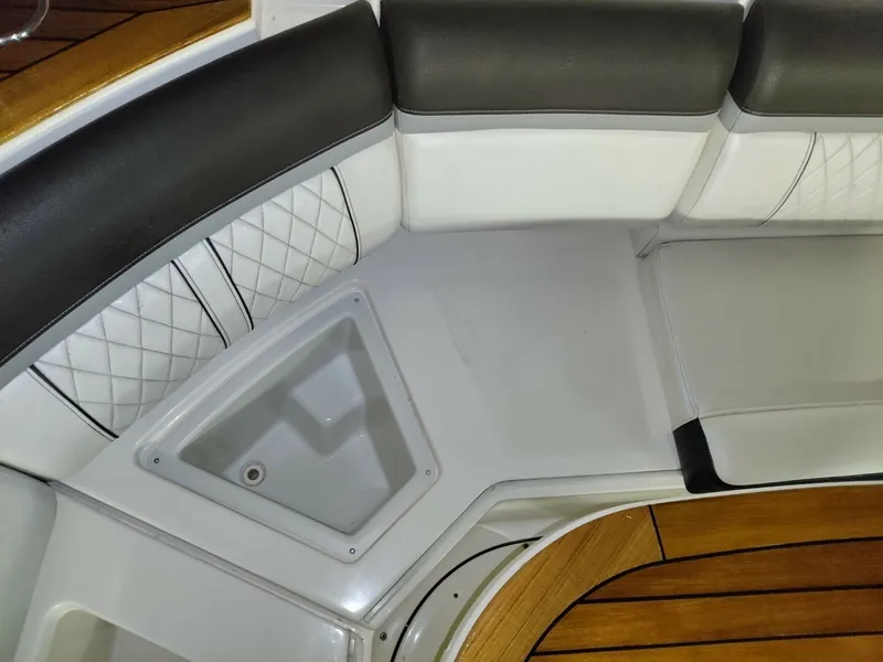 Slide: The Image of Sea Ray 350SLX 2018 - 8328768