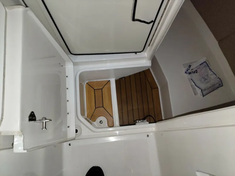 Slide: The Image of Sea Ray 350SLX 2018 - 8328752