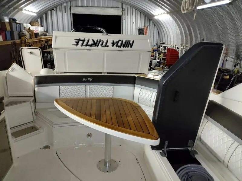 Slide: The Image of Sea Ray 350SLX 2018 - 8328733