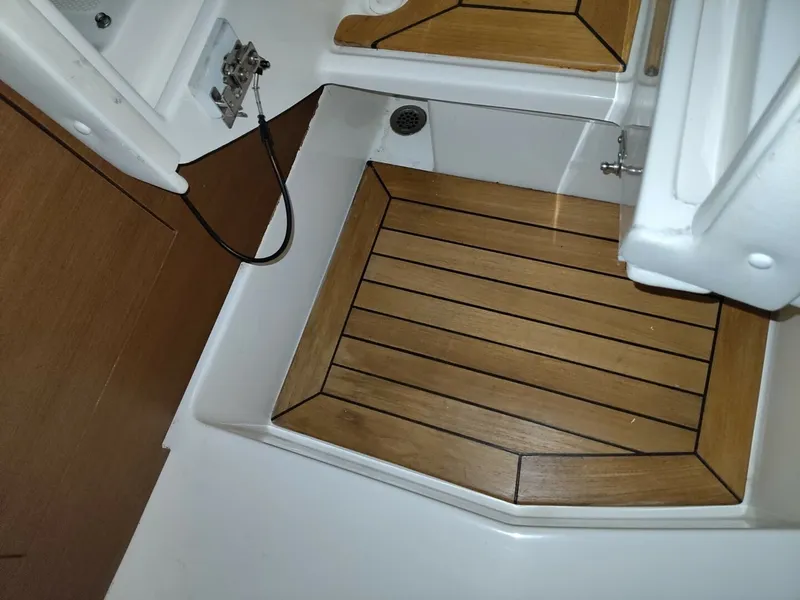 Slide: The Image of Sea Ray 350SLX 2018 - 8328748