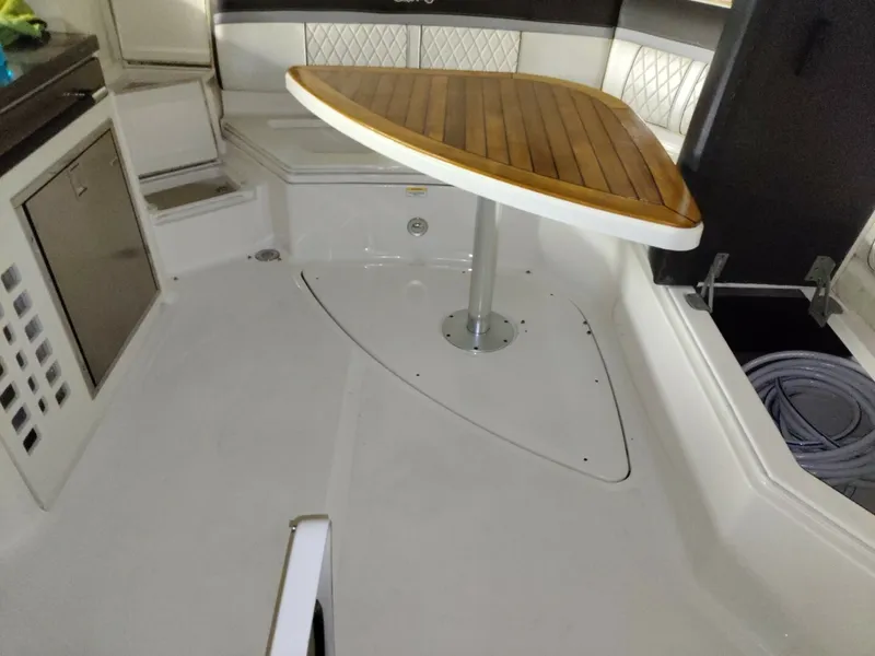 Slide: The Image of Sea Ray 350SLX 2018 - 8328735