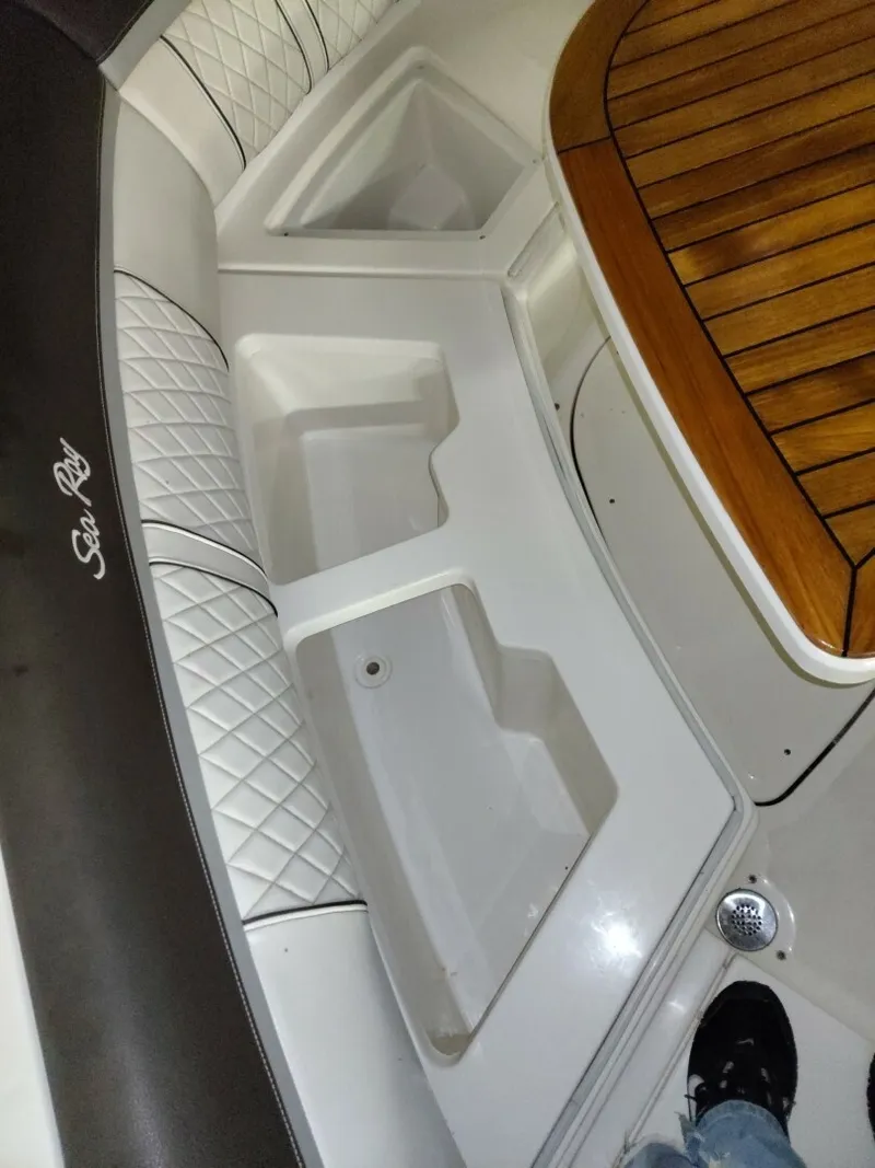 Slide: The Image of Sea Ray 350SLX 2018 - 8328771