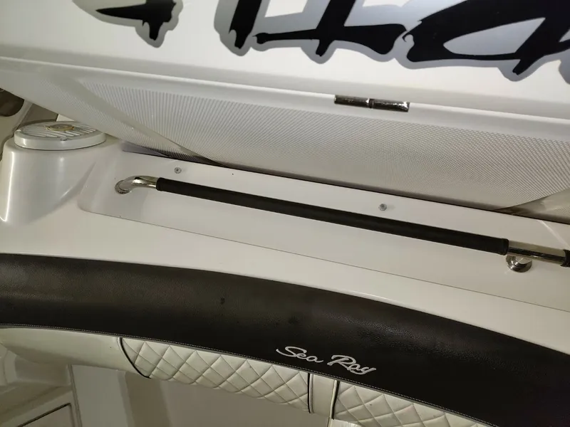 Slide: The Image of Sea Ray 350SLX 2018 - 8328767