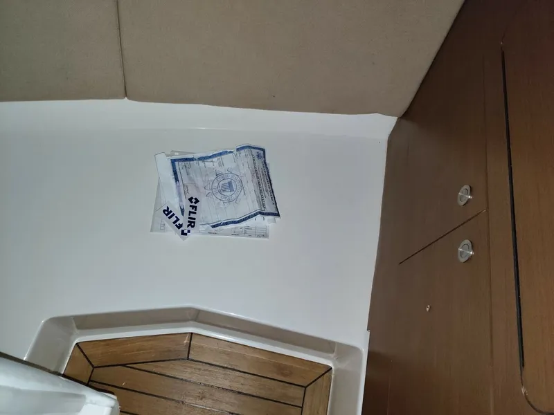 Slide: The Image of Sea Ray 350SLX 2018 - 8328747