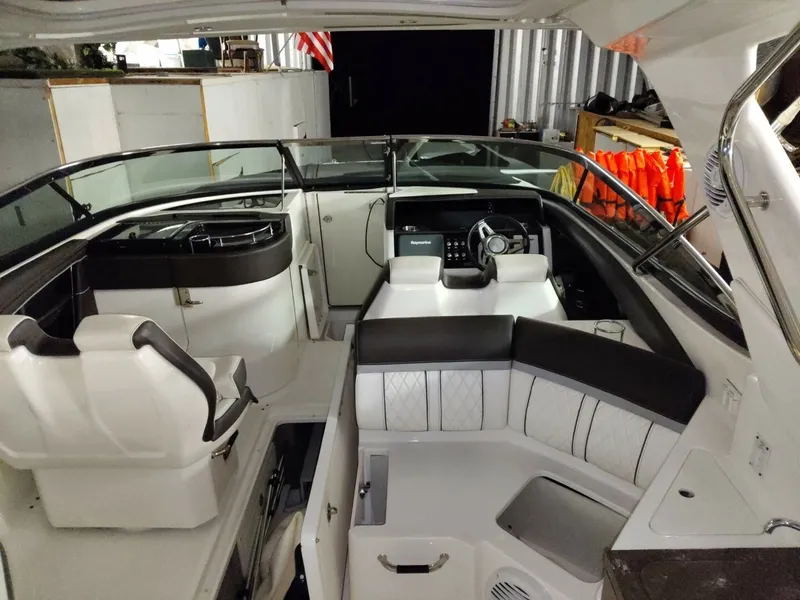 Slide: The Image of Sea Ray 350SLX 2018 - 8328774