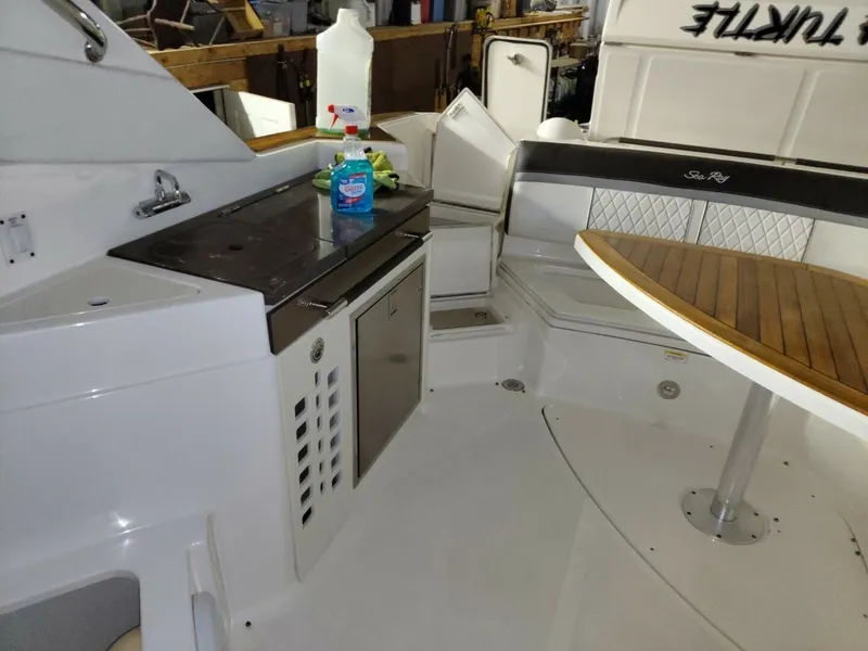 Slide: The Image of Sea Ray 350SLX 2018 - 8328734