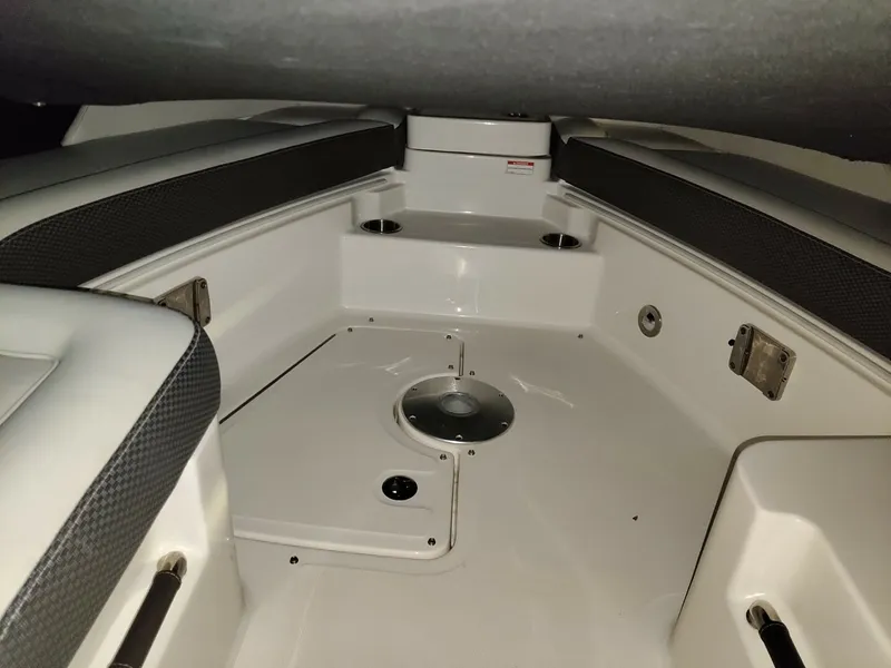 Slide: The Image of Sea Ray 350SLX 2018 - 8328740