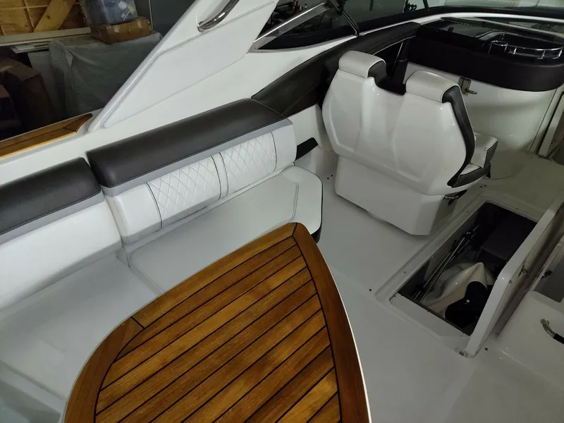 Slide: The Image of Sea Ray 350SLX 2018 - 8328773