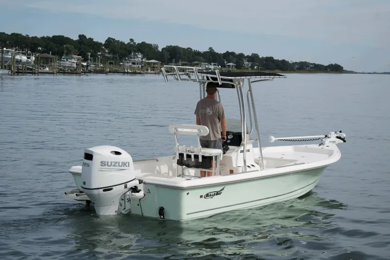 Slide: The Image of Bulls Bay 2200 XS 2025 - 8057732