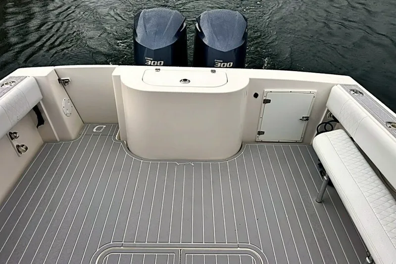 Slide: The Image of Contender 35 Side Console 2003 - 8058295