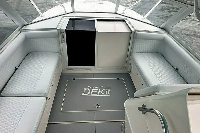 Slide: The Image of Contender 35 Side Console 2003 - 8058288