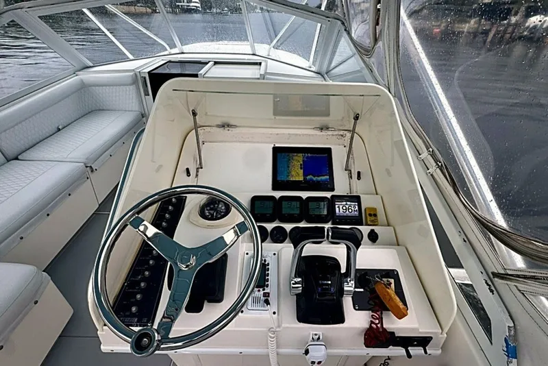 Slide: The Image of Contender 35 Side Console 2003 - 8058286