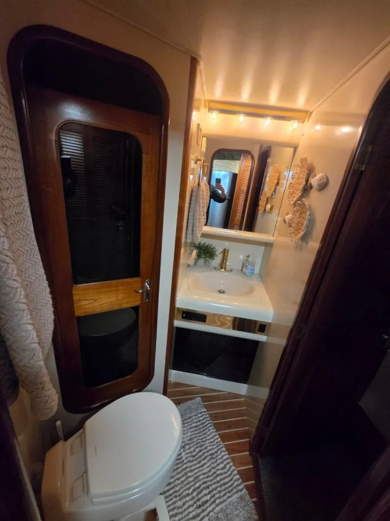 Slide: The Image of Viking 44 Aft Cabin Motor Yacht 1990 - 8064211