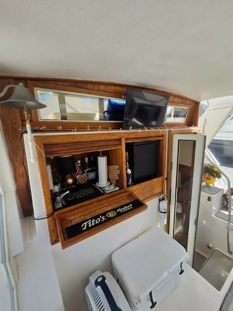 Slide: The Image of Viking 44 Aft Cabin Motor Yacht 1990 - 8064207