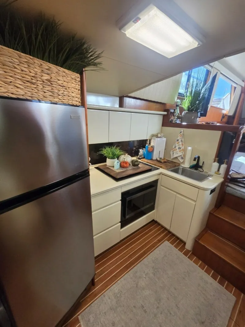 Slide: The Image of Viking 44 Aft Cabin Motor Yacht 1990 - 8064209