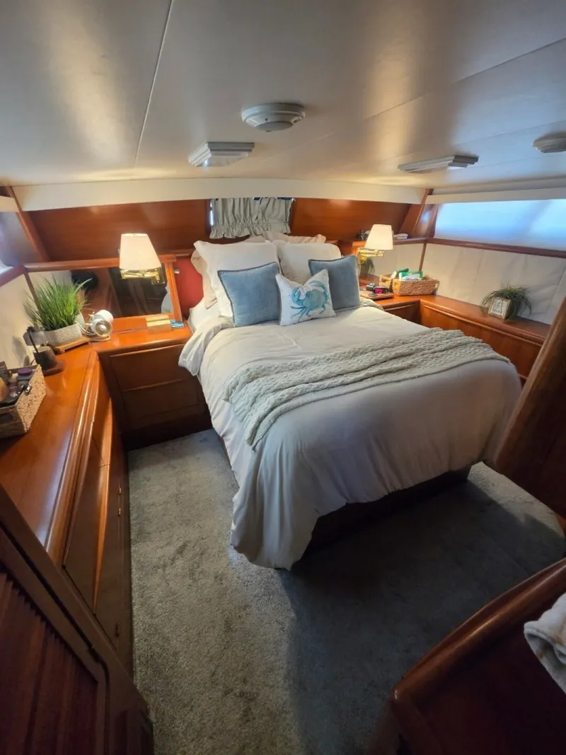 Slide: The Image of Viking 44 Aft Cabin Motor Yacht 1990 - 8064205
