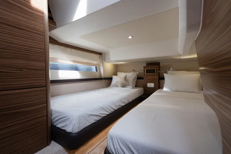 Slide: The Image of Greenline 50 Fly 2027 - 8066349