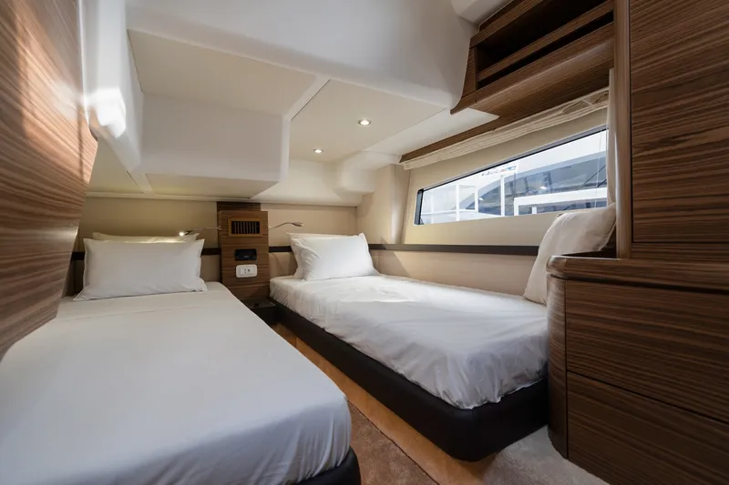 Slide: The Image of Greenline 50 Fly 2027 - 8066350