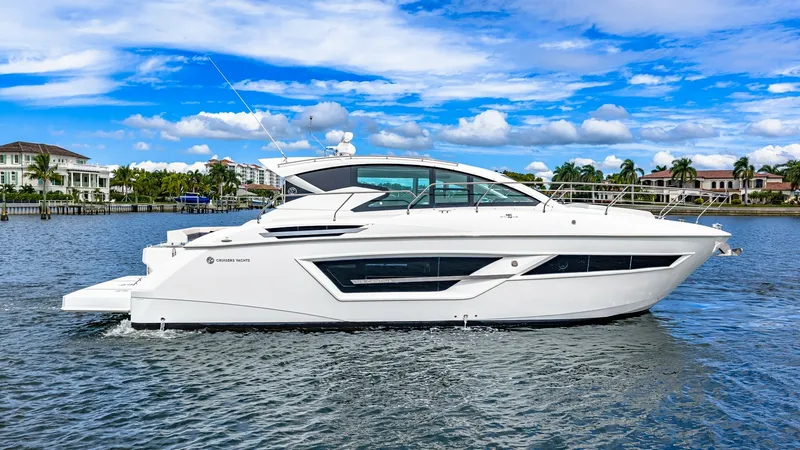 Slide: The Image of Profile View of Cantius 46 This side profile of the 2019 Cantius 46 by Cruisers Yachts showcases its sleek and modern design. The expansive windows and aerodynamic lines provide a stunning aesthetic while ensuring excellent visibility and natural light inside. The vessel's elegant - 8141280